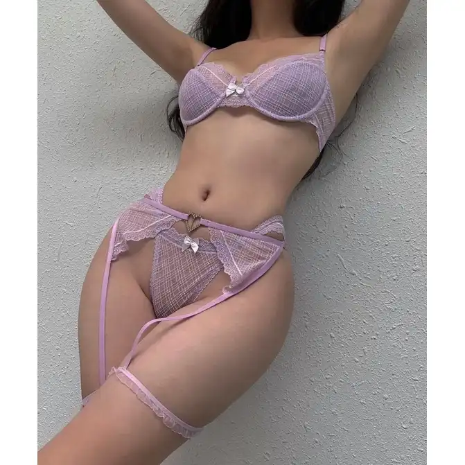 Hot Girl Trong Bộ Đồ Lót Sexy Có Gọng Và Mút Rời Màu Tím